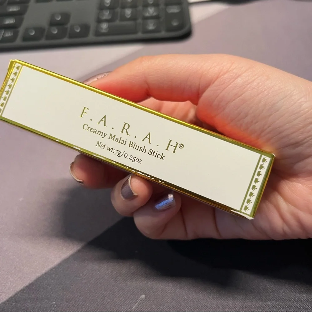 F.A.R.A.H ~ Creamy Malai Blush Stick ~ She Hunny (pinky peach)